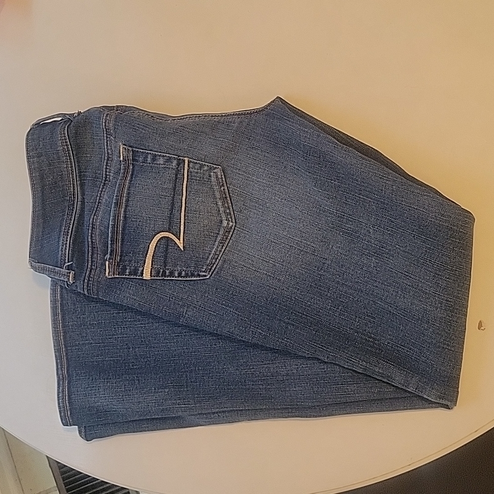 EUC, AE jeans size 6 short, super stretch